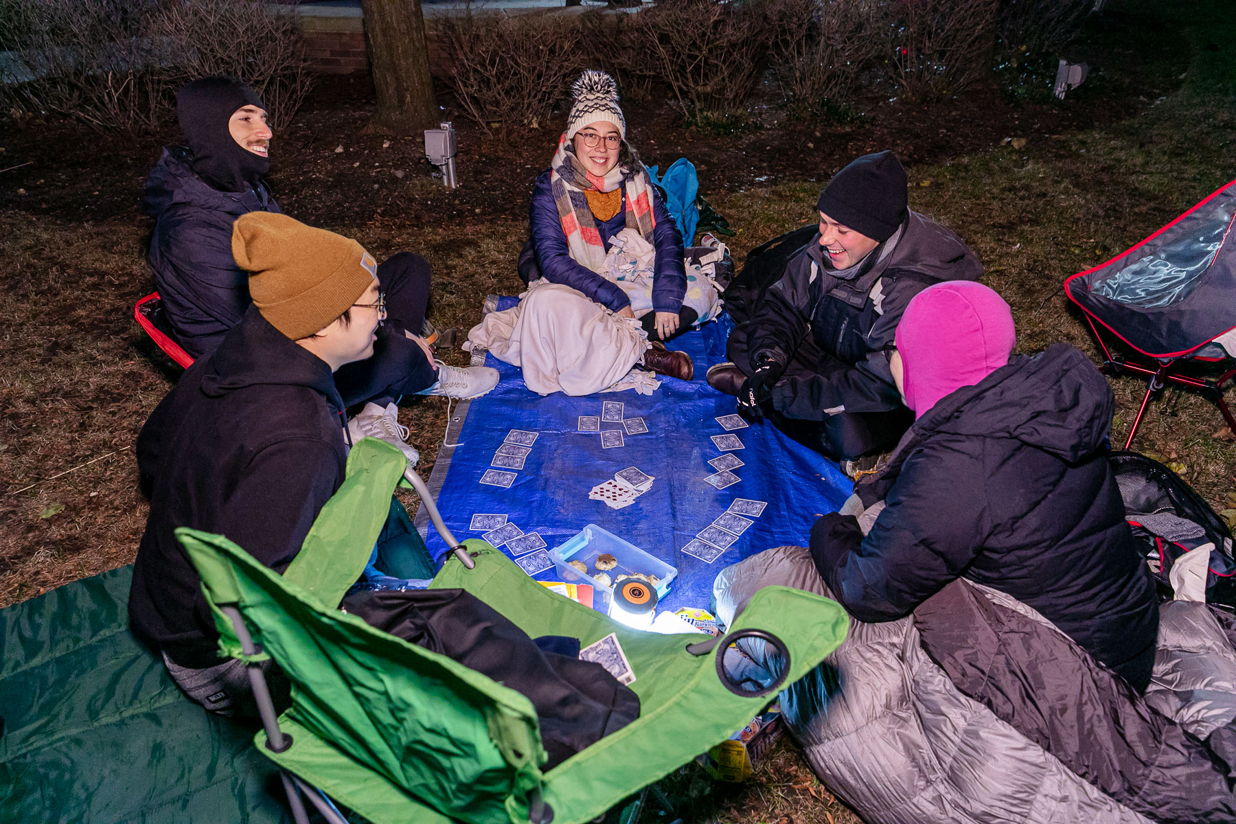 Sleepers kept their spirits up in the cold weather by bringing snacks and games. (DePaul University/Randall Spriggs)